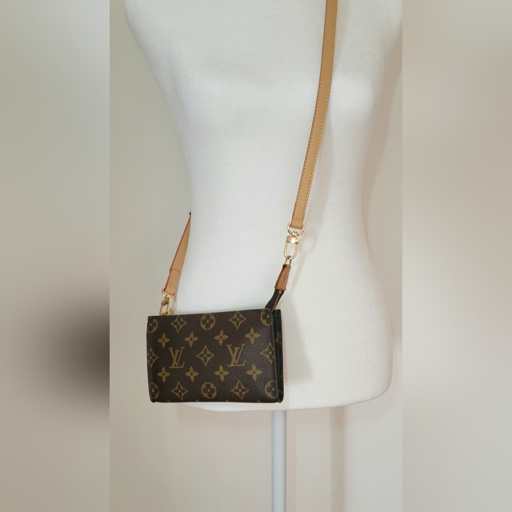 Authentic Louis Vuitton Brown Monogram Pouch - Picture 4 of 10
